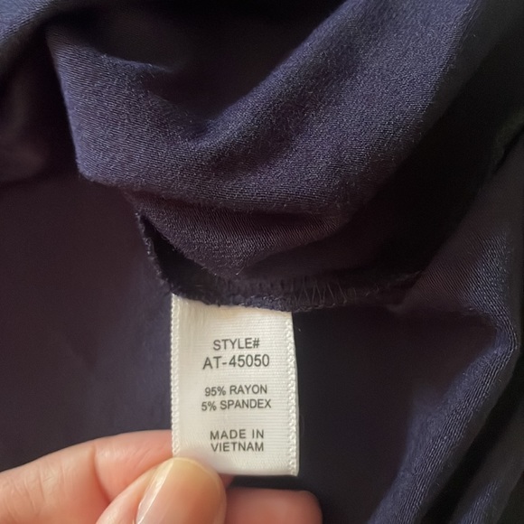 NWOT Zenana Navy Crewneck Roll-Sleeve Curved-Hem Tunic Tee - Picture 9 of 9